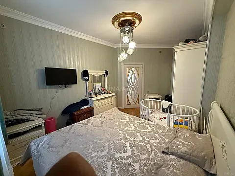 Satılır 4 otaqlı mənzil 133 m²