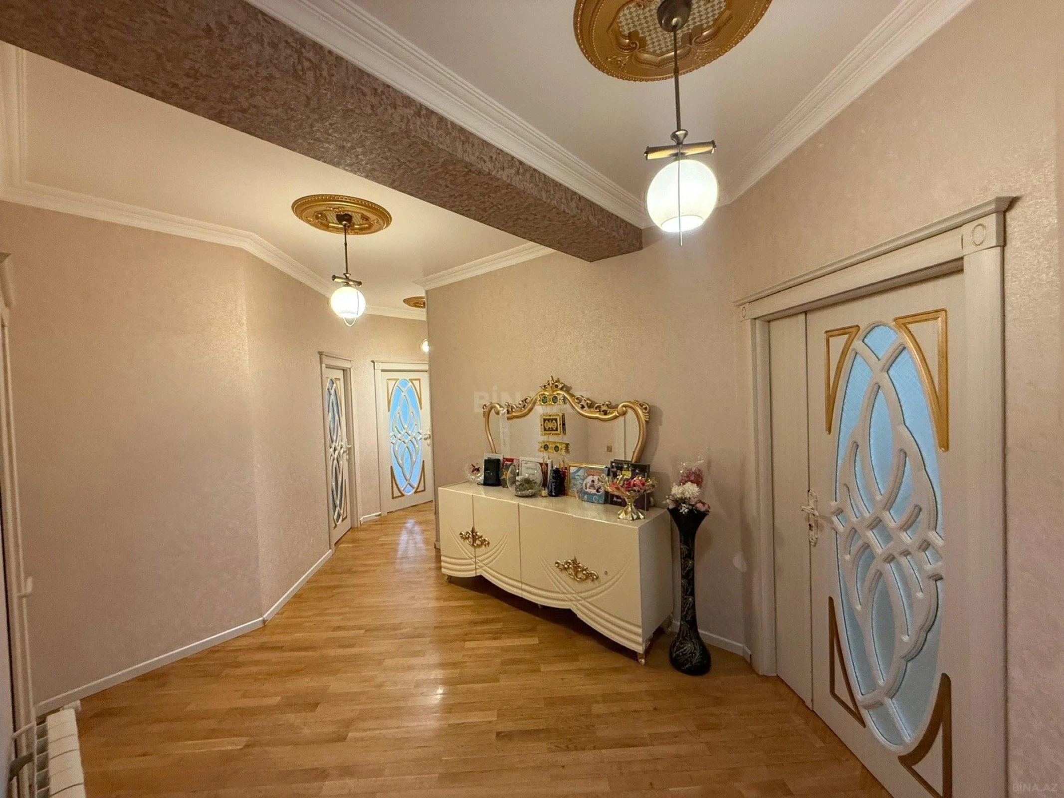 Satılır 4 otaqlı mənzil 133 m²
