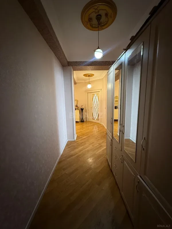Satılır 4 otaqlı mənzil 133 m²