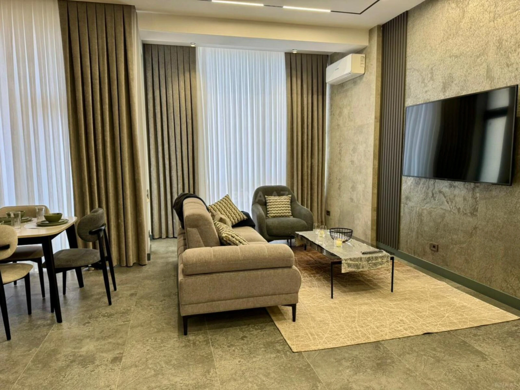 Kirayə verilir 2 otaqlı mənzil 106 m²