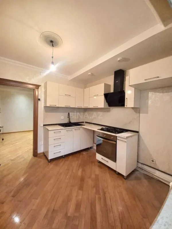 Satılır 4 otaqlı mənzil 120 m²