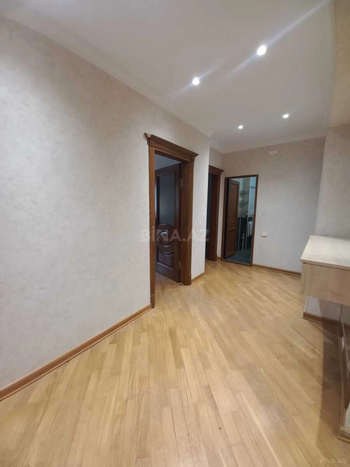 Satılır 4 otaqlı mənzil 120 m²