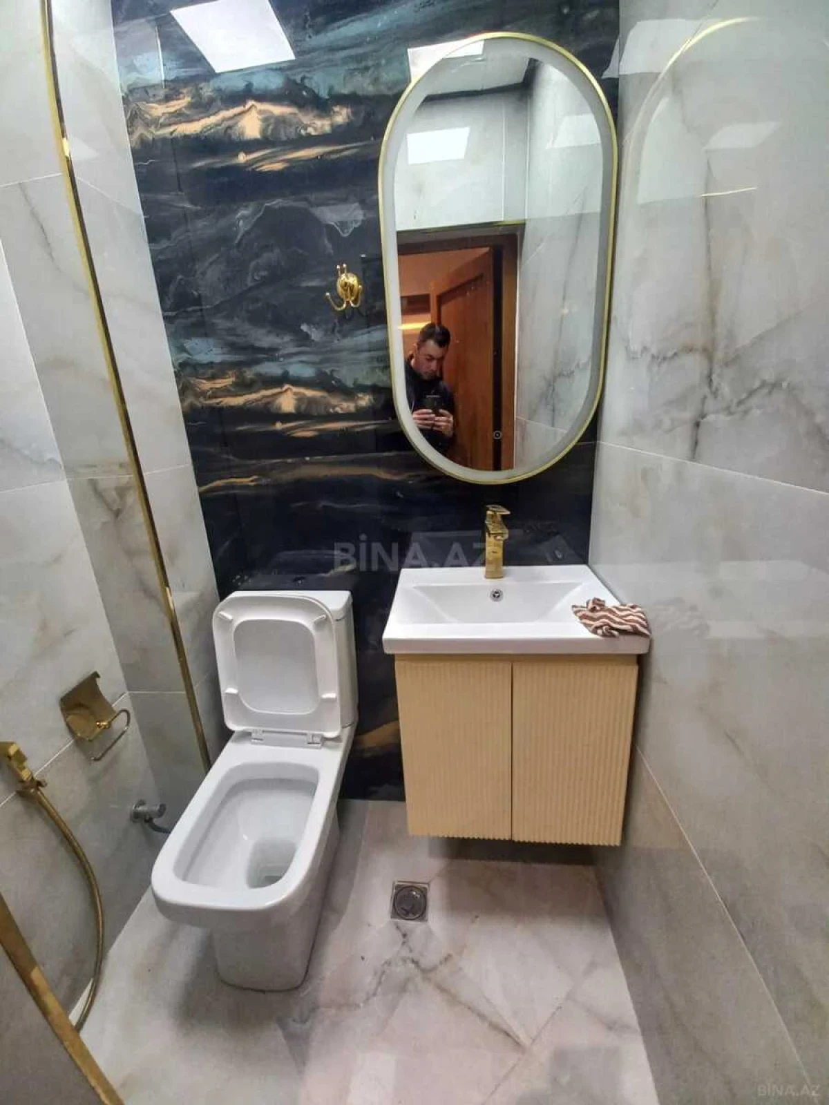 Satılır 4 otaqlı mənzil 120 m²