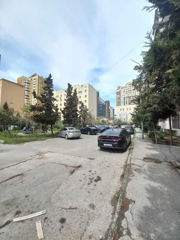 Satılır 4 otaqlı mənzil 120 m²