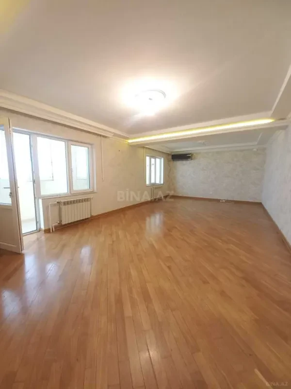 Satılır 4 otaqlı mənzil 120 m²