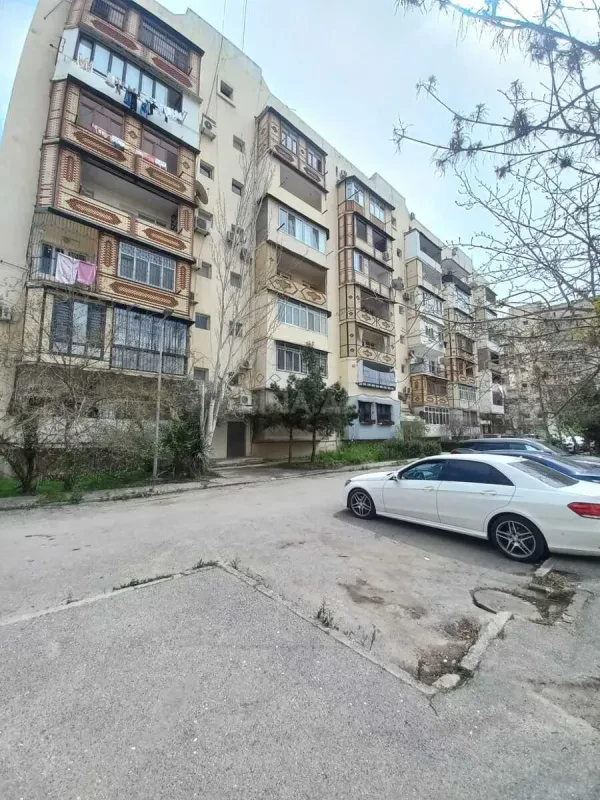 Satılır 4 otaqlı mənzil 120 m²