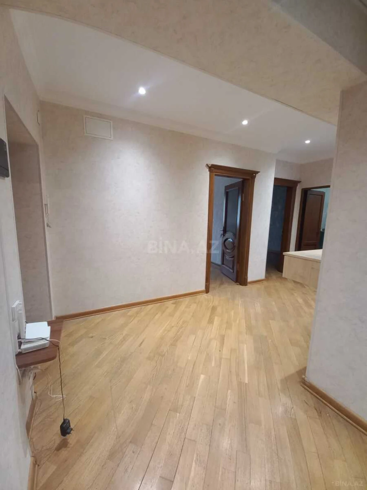 Satılır 4 otaqlı mənzil 120 m²