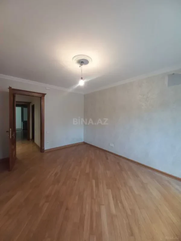 Satılır 4 otaqlı mənzil 120 m²