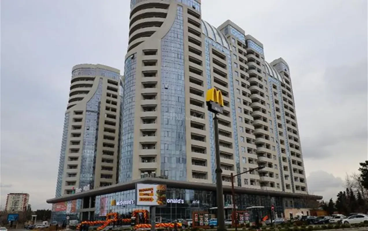 Satılır 2 otaqlı mənzil 79 m²