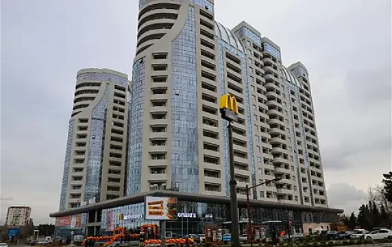Satılır 2 otaqlı mənzil 79 m² — Bakı, Həzi Aslanov qəs. 2 otaq 79.00 m²