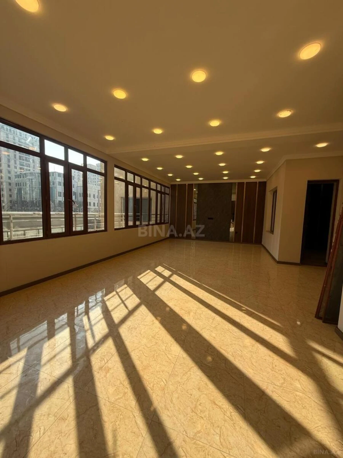 Kirayə verilir 20 otaqlı ofis 880 m²