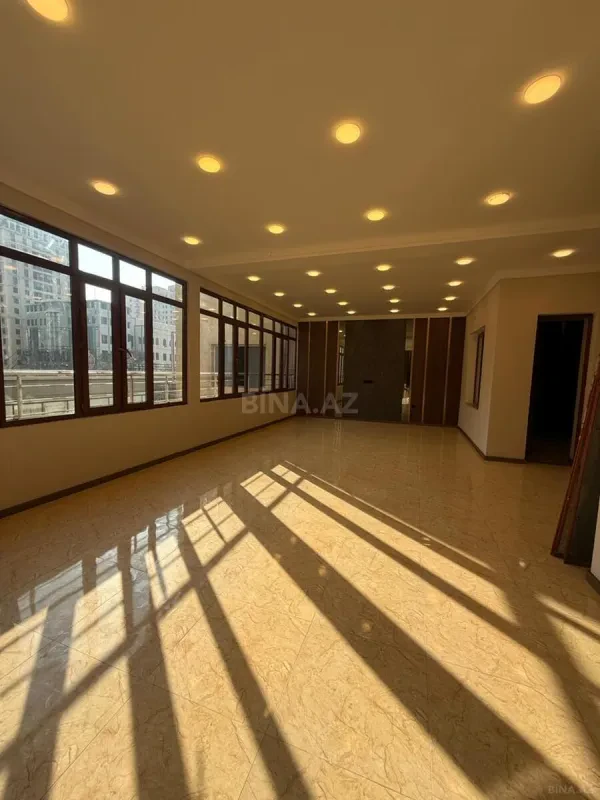 Kirayə verilir 20 otaqlı ofis 880 m²