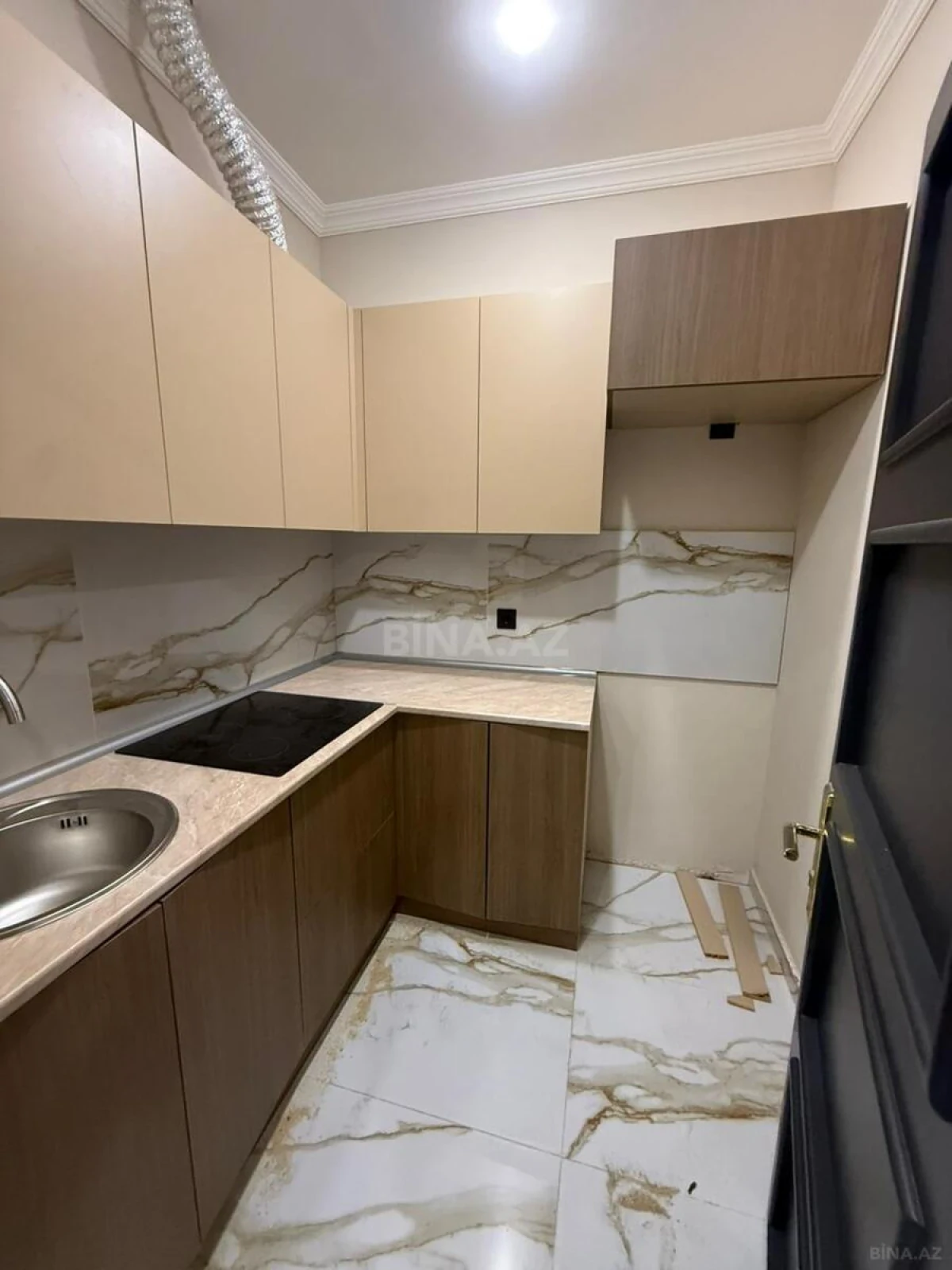 Kirayə verilir 20 otaqlı ofis 880 m²