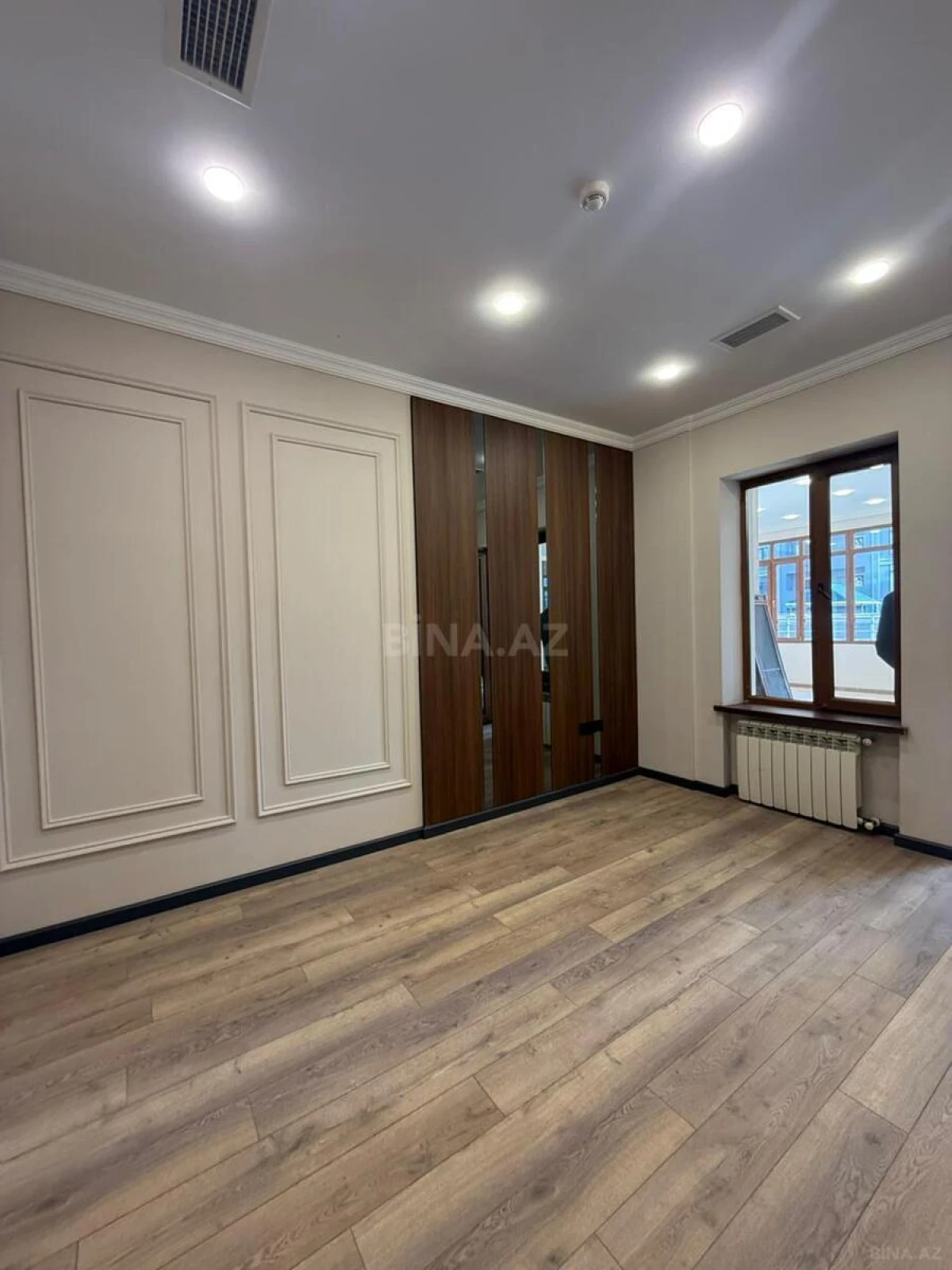 Kirayə verilir 20 otaqlı ofis 880 m²
