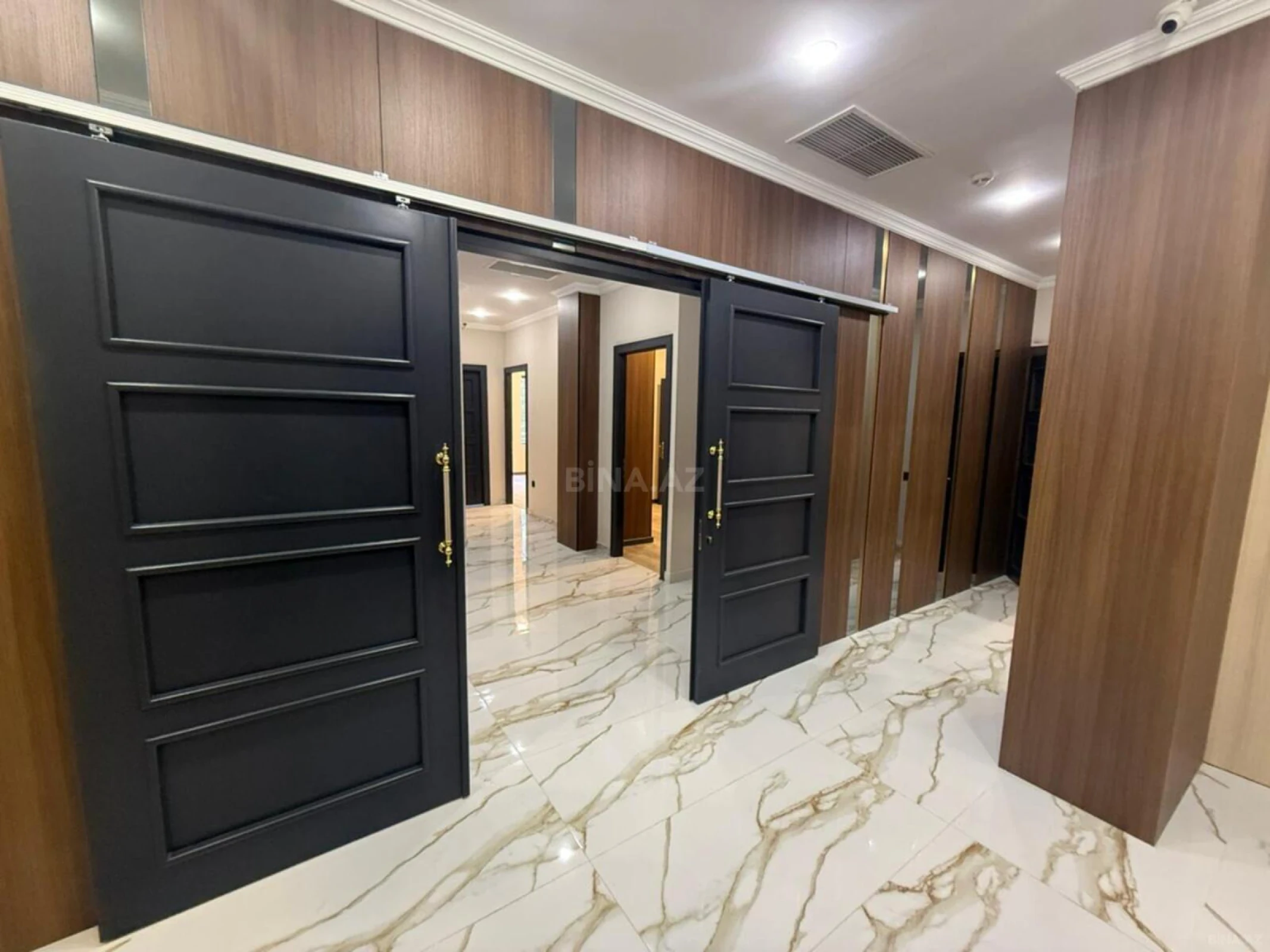 Kirayə verilir 20 otaqlı ofis 880 m²
