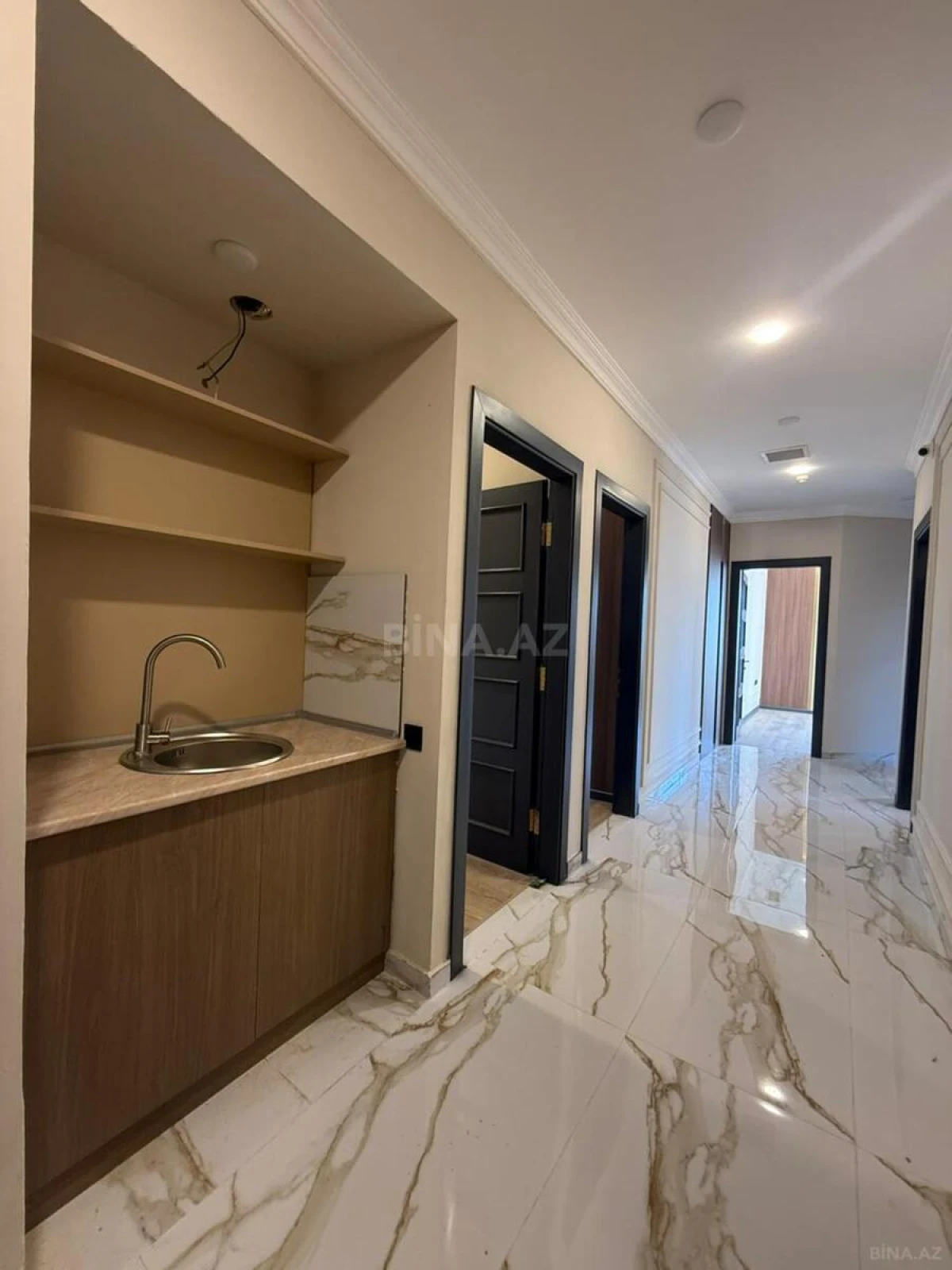 Kirayə verilir 20 otaqlı ofis 880 m²