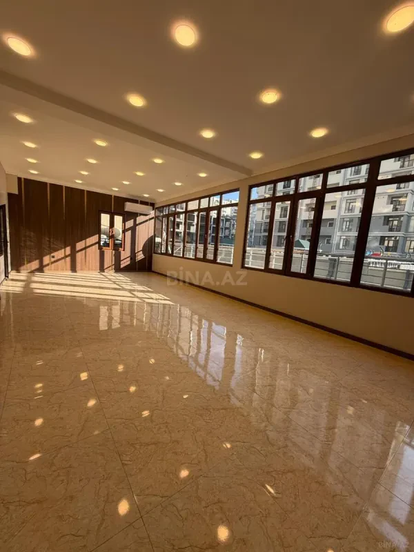 Kirayə verilir 20 otaqlı ofis 880 m²