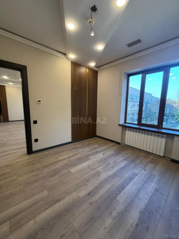 Kirayə verilir 20 otaqlı ofis 880 m²