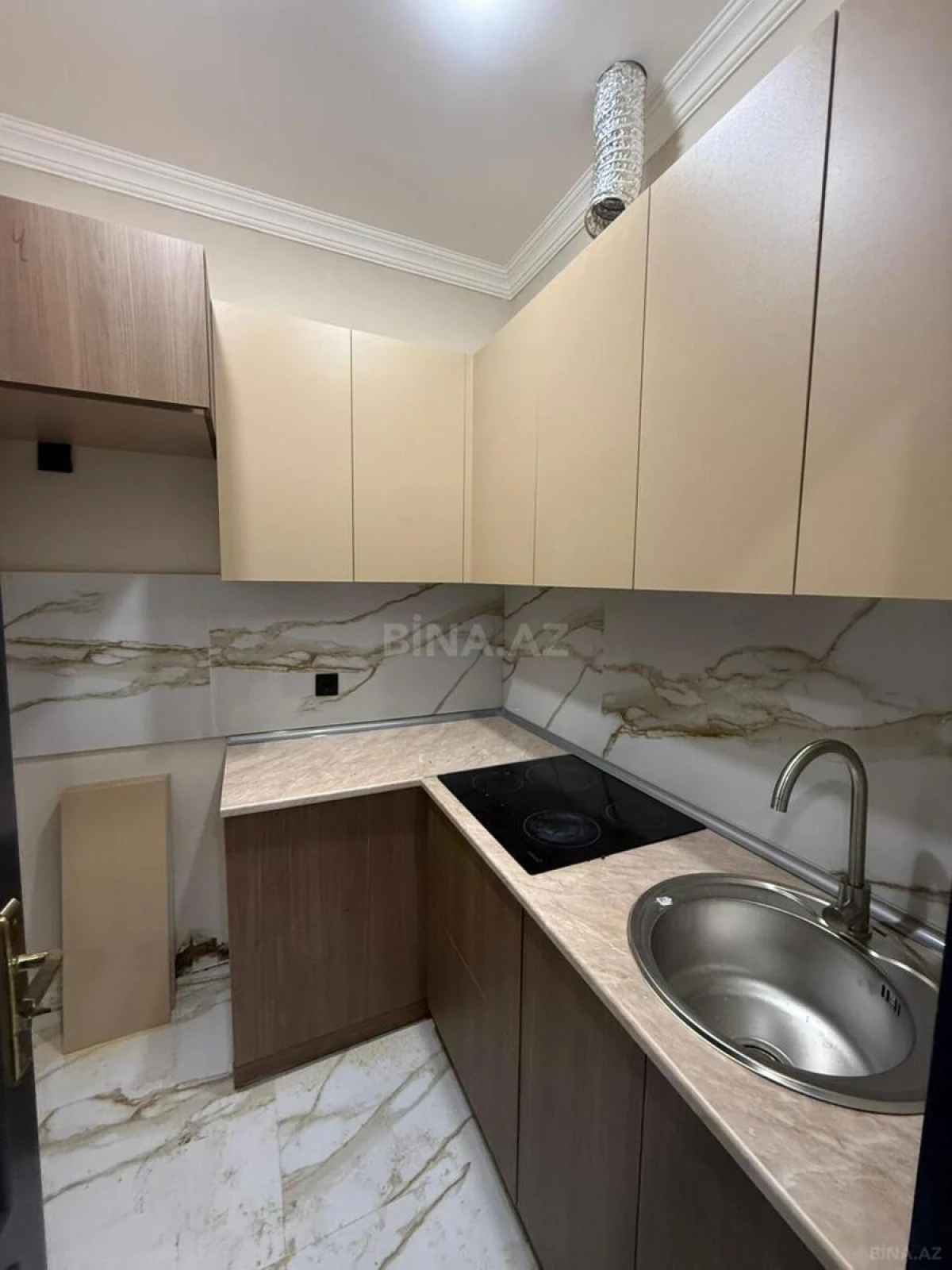 Kirayə verilir 20 otaqlı ofis 880 m²