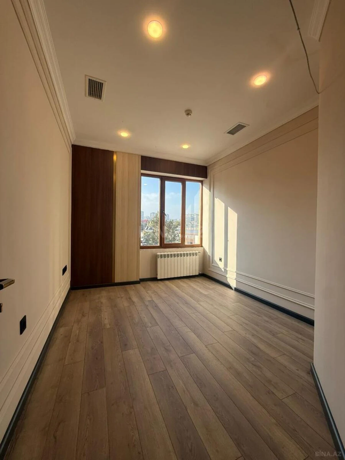 Kirayə verilir 20 otaqlı ofis 880 m²