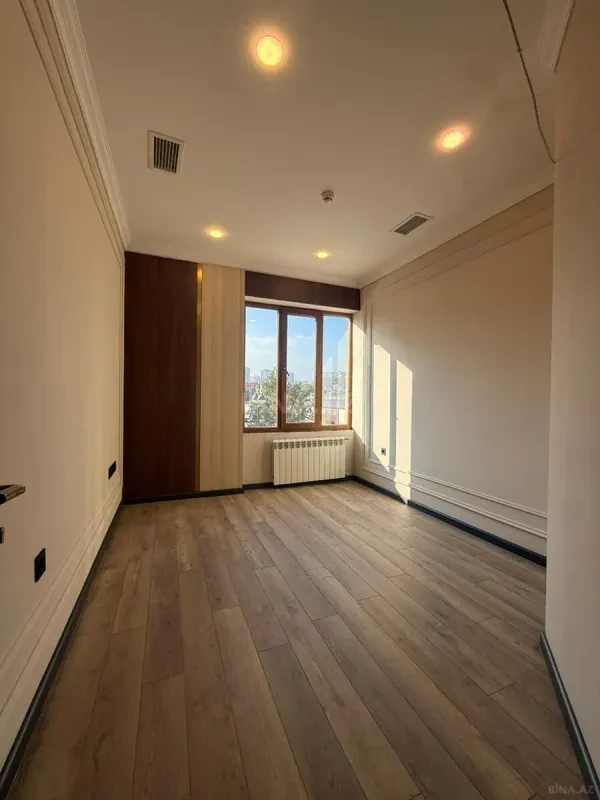 Kirayə verilir 20 otaqlı ofis 880 m²