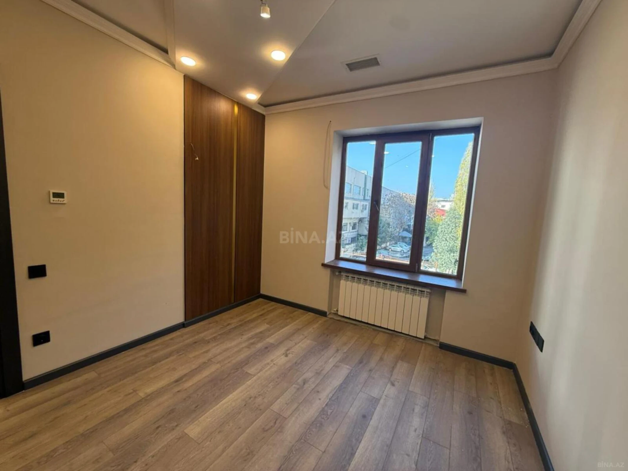 Kirayə verilir 20 otaqlı ofis 880 m²