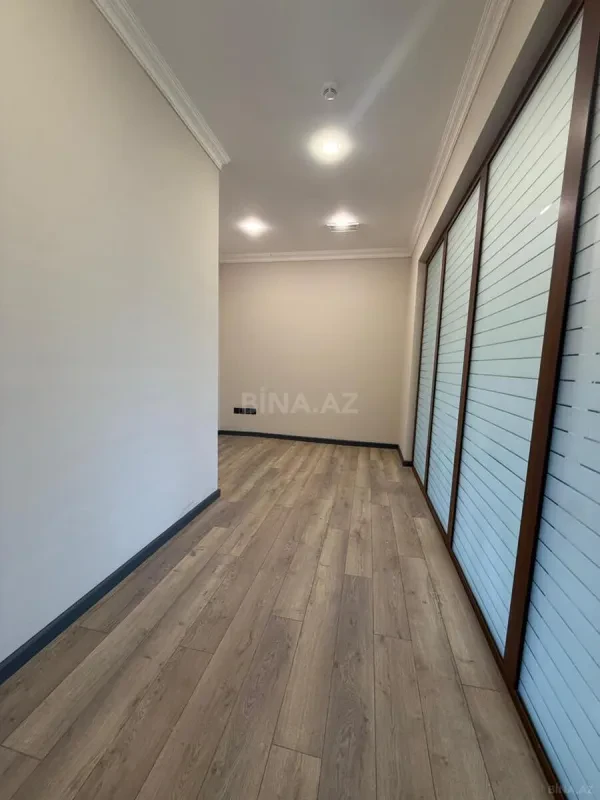 Kirayə verilir 20 otaqlı ofis 880 m²