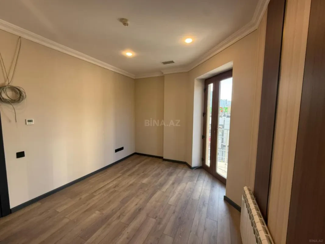 Kirayə verilir 20 otaqlı ofis 880 m²