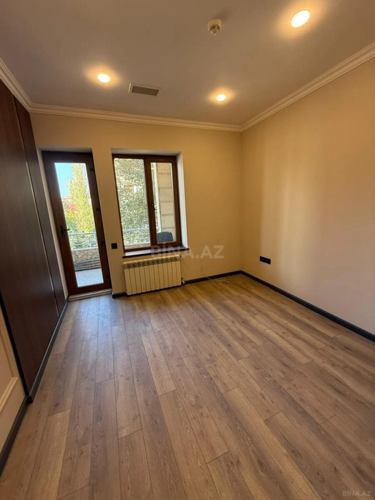 Kirayə verilir 20 otaqlı ofis 880 m²