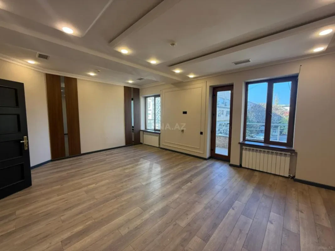 Kirayə verilir 20 otaqlı ofis 880 m²