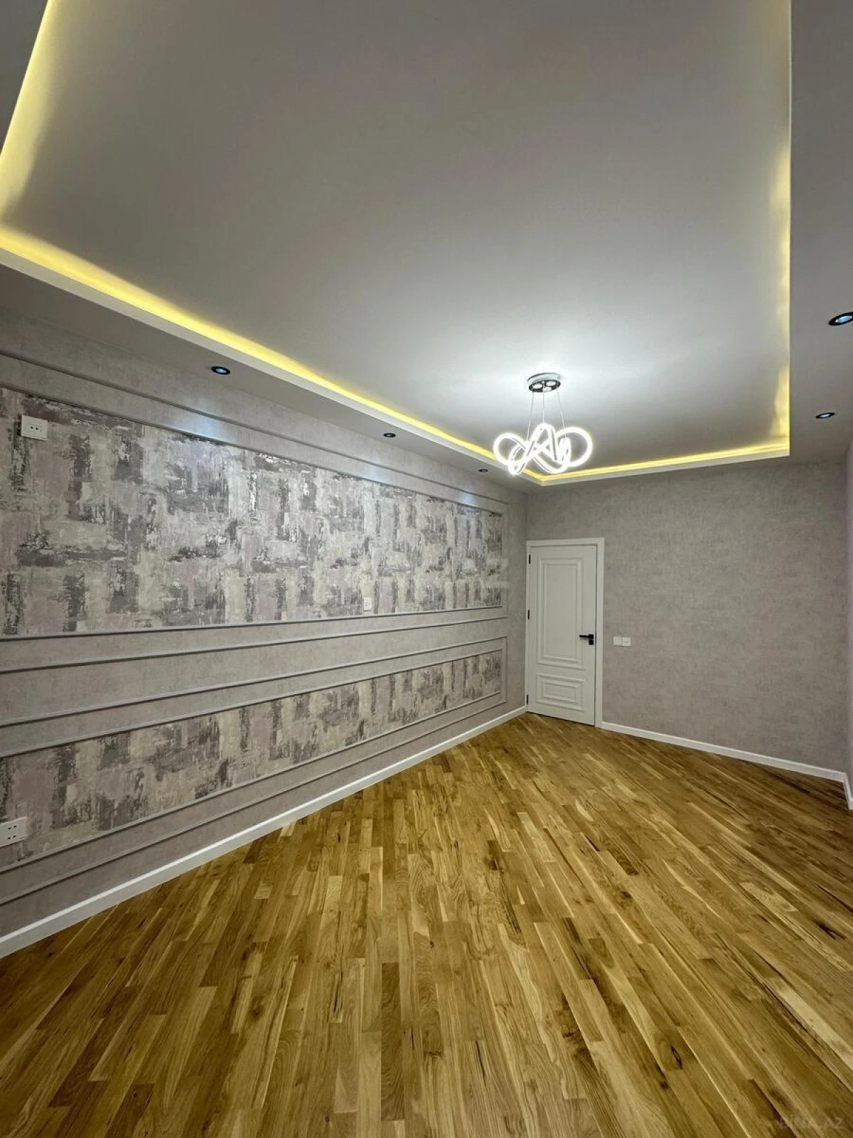 Satılır 4 otaqlı mənzil 155 m²