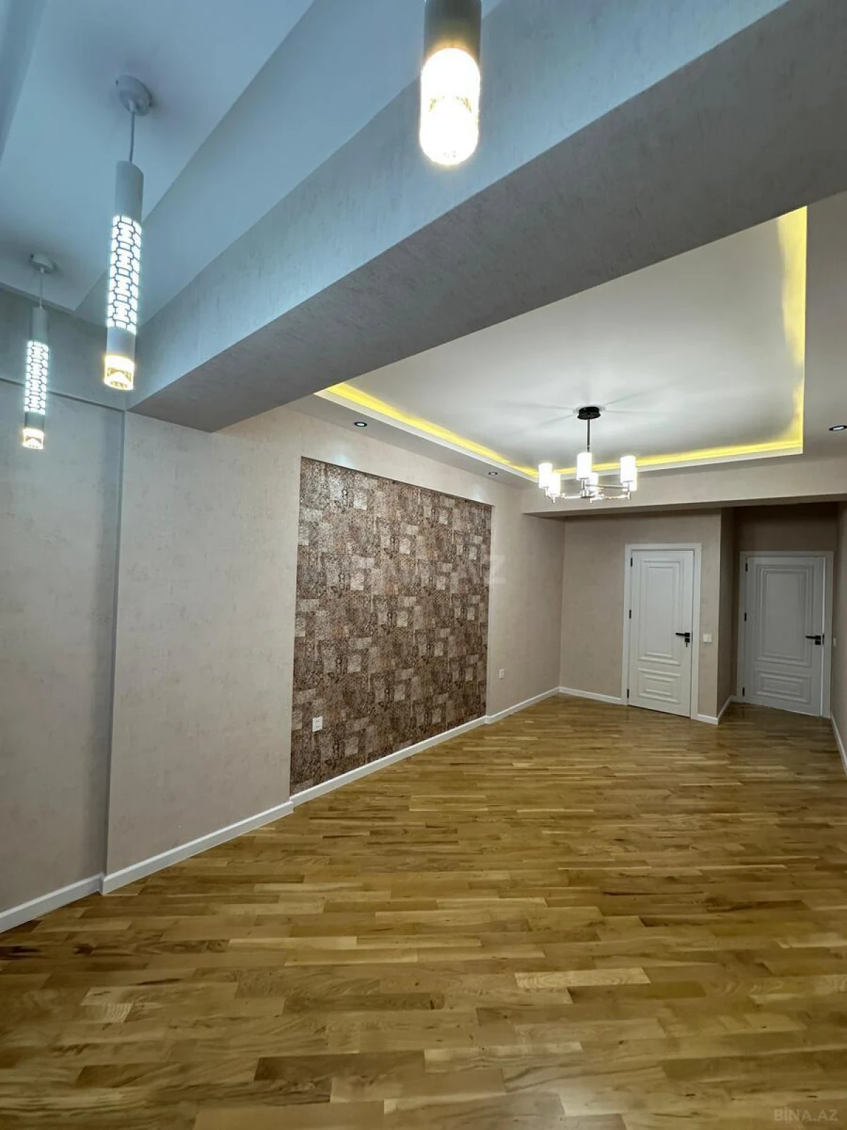 Satılır 4 otaqlı mənzil 155 m²