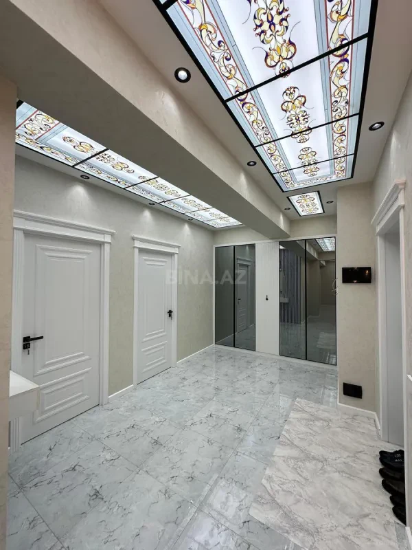 Satılır 4 otaqlı mənzil 155 m²