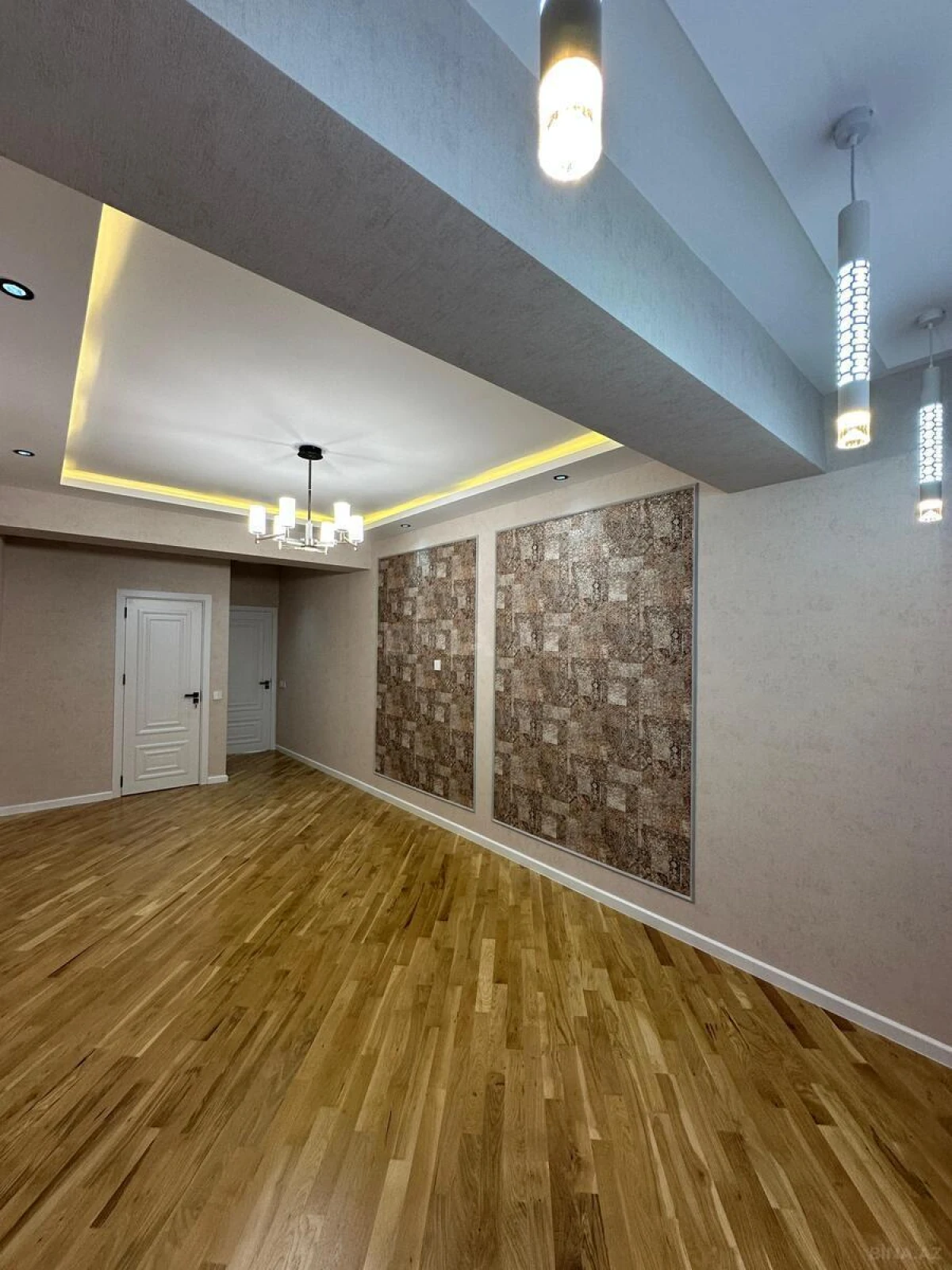 Satılır 4 otaqlı mənzil 155 m²