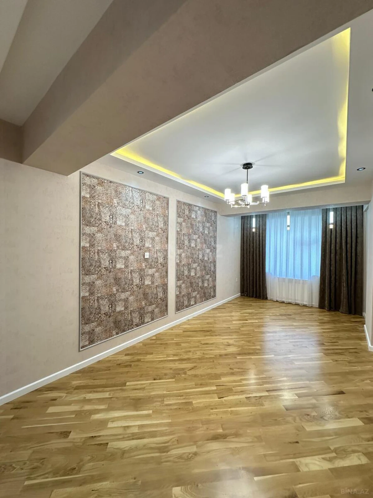 Satılır 4 otaqlı mənzil 155 m²