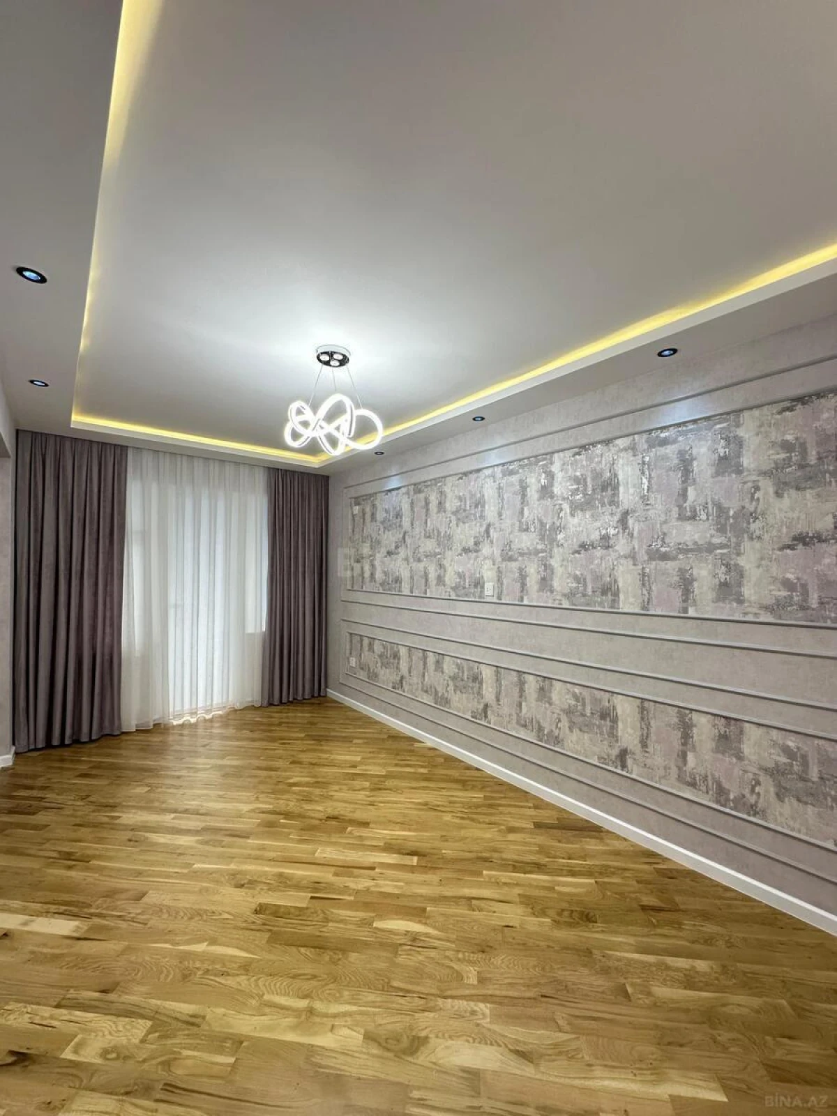 Satılır 4 otaqlı mənzil 155 m²