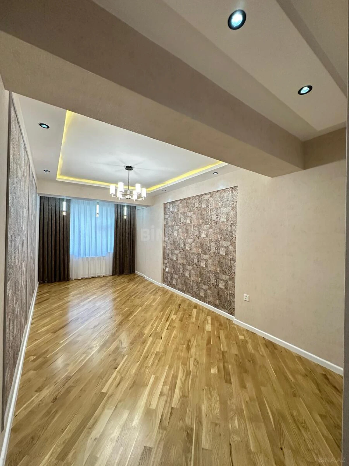 Satılır 4 otaqlı mənzil 155 m²