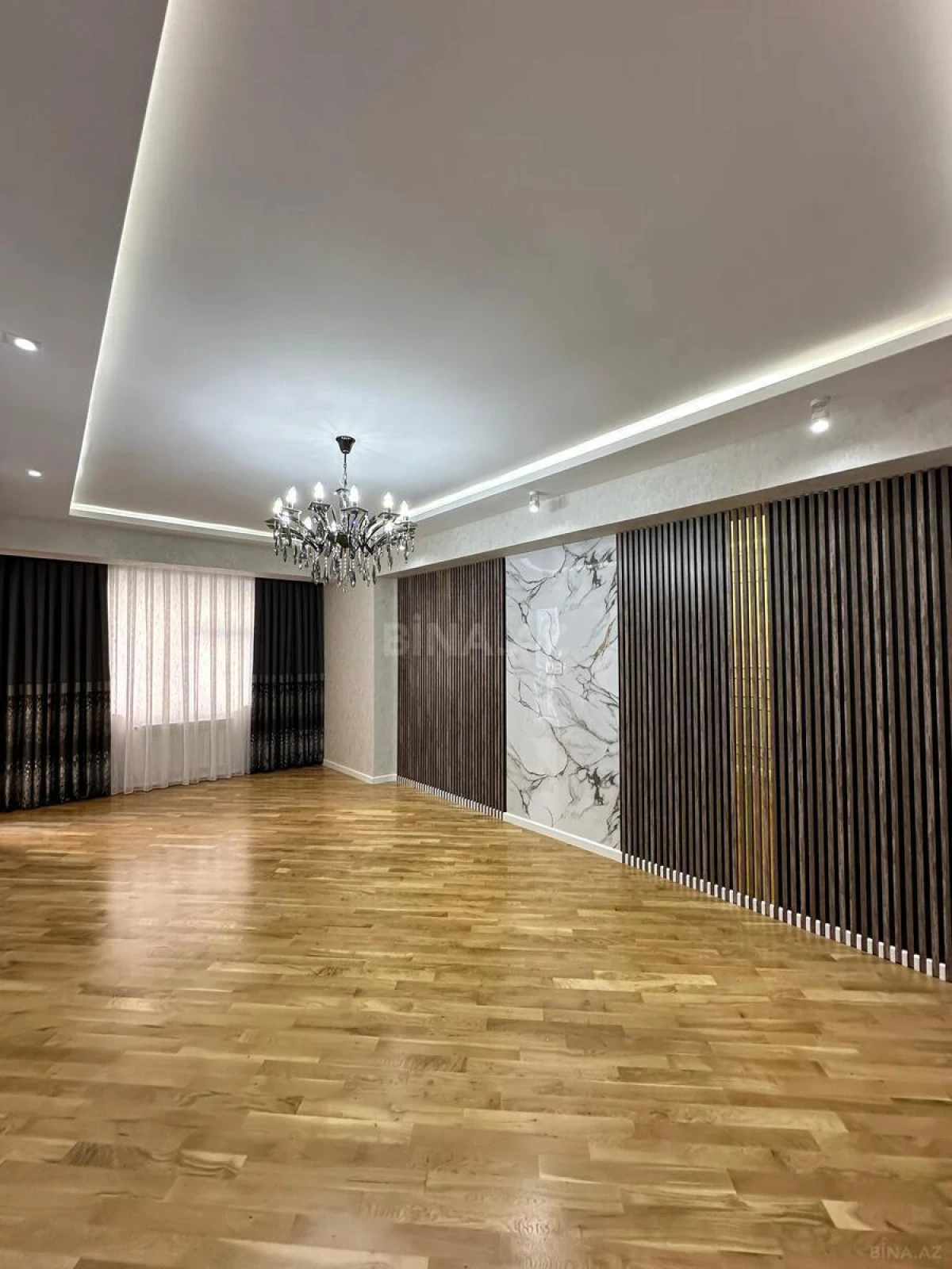 Satılır 4 otaqlı mənzil 155 m²