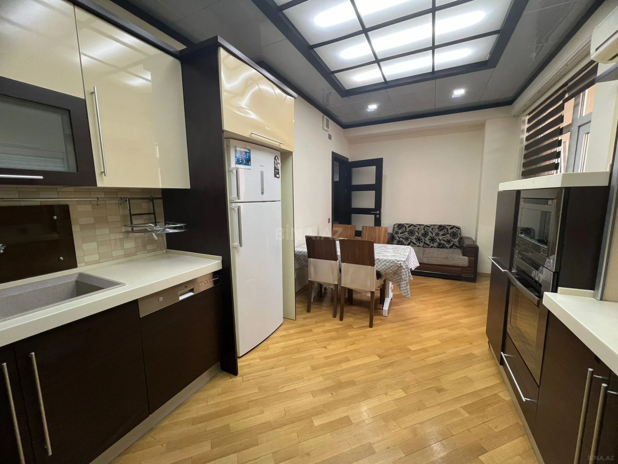 Kirayə verilir 3 otaqlı mənzil 140 m²