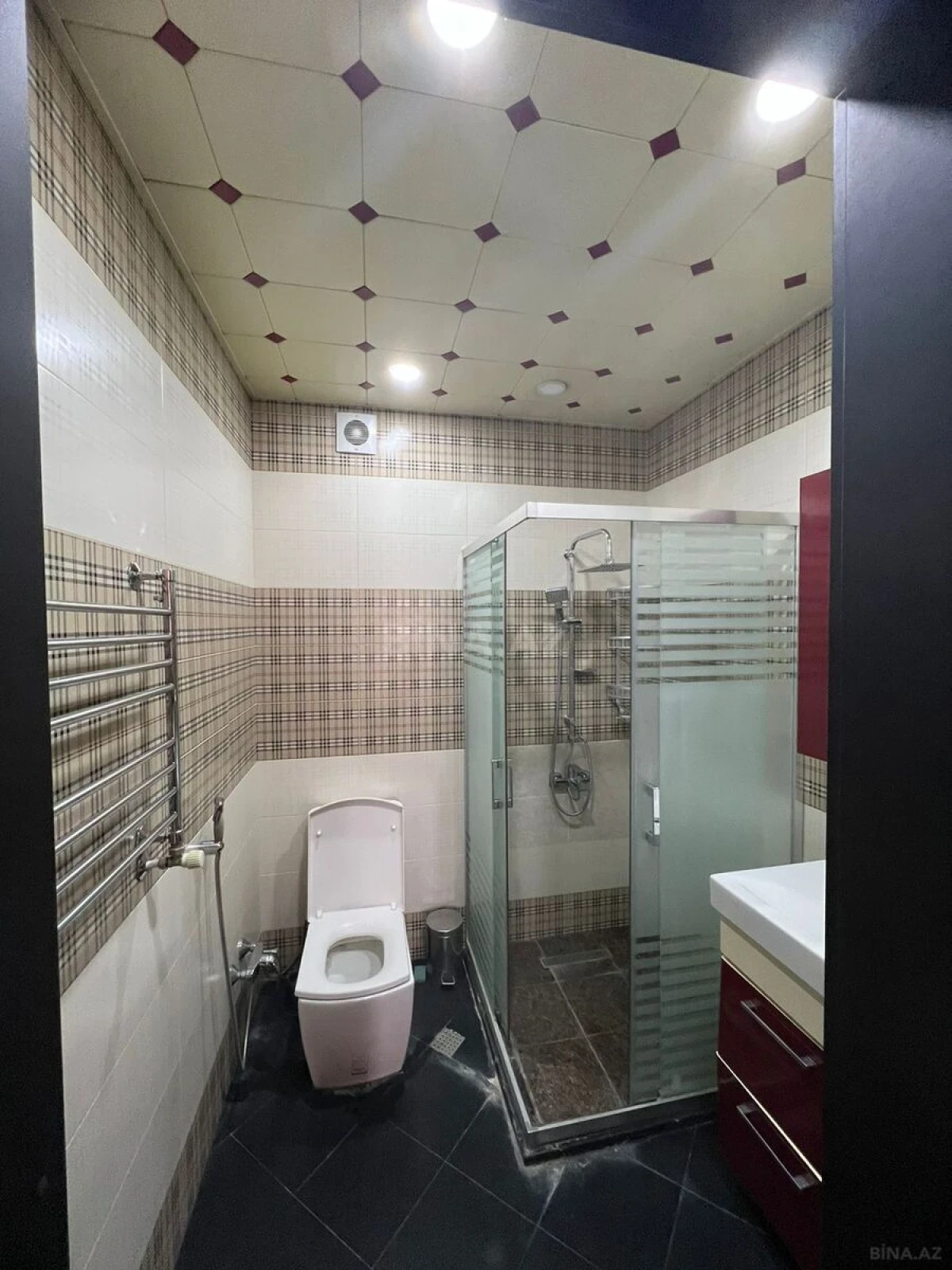 Kirayə verilir 3 otaqlı mənzil 140 m²