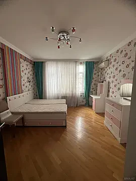 Kirayə verilir 3 otaqlı mənzil 140 m²