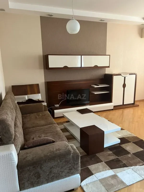 Kirayə verilir 3 otaqlı mənzil 140 m²