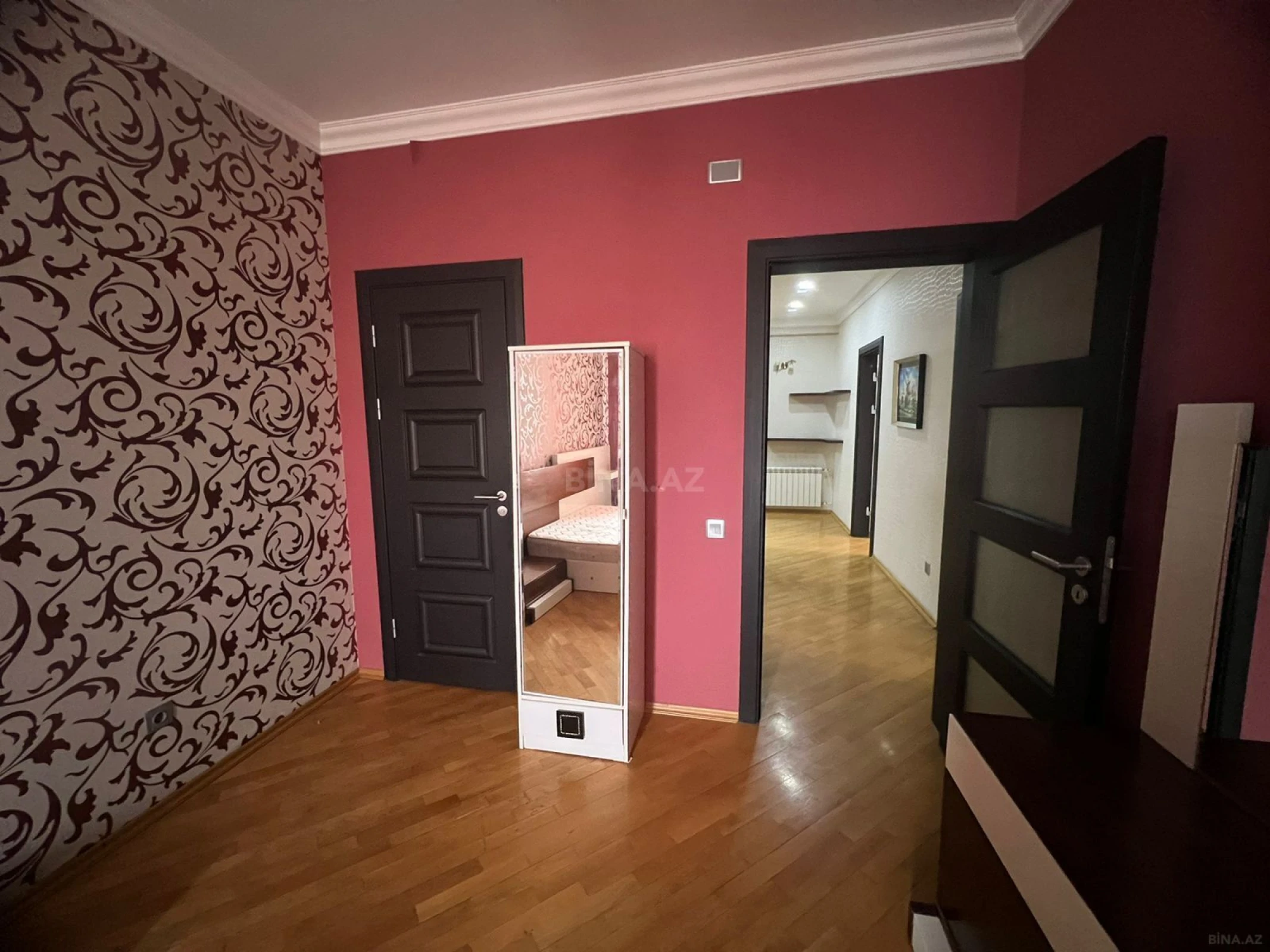 Kirayə verilir 3 otaqlı mənzil 140 m²