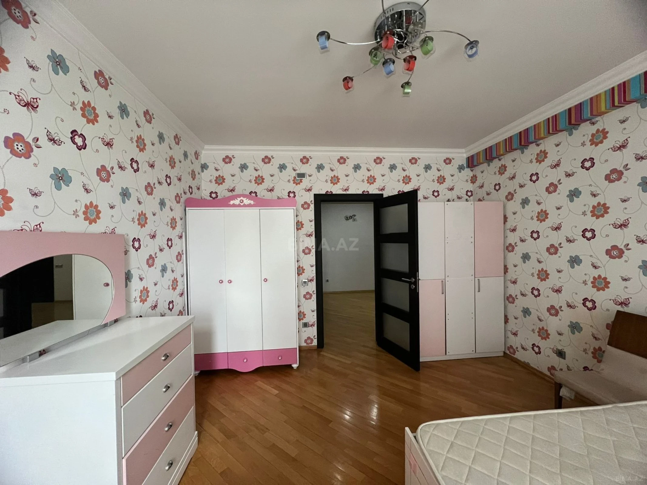 Kirayə verilir 3 otaqlı mənzil 140 m²
