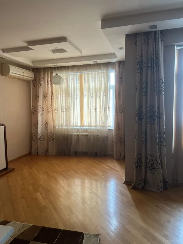 Kirayə verilir 3 otaqlı mənzil 140 m²