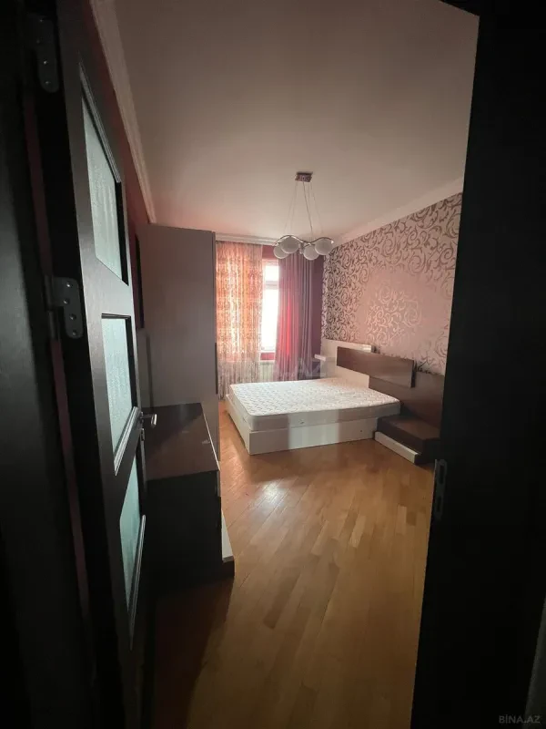 Kirayə verilir 3 otaqlı mənzil 140 m²