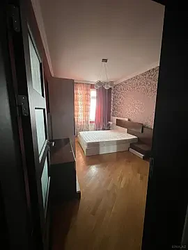 Kirayə verilir 3 otaqlı mənzil 140 m²
