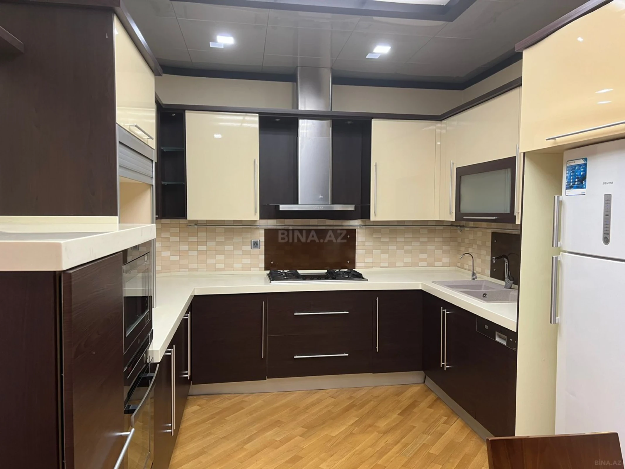 Kirayə verilir 3 otaqlı mənzil 140 m²