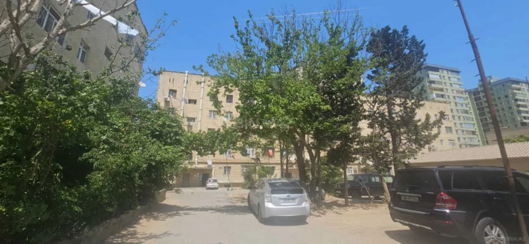 Satılır 5 otaqlı mənzil 115 m²