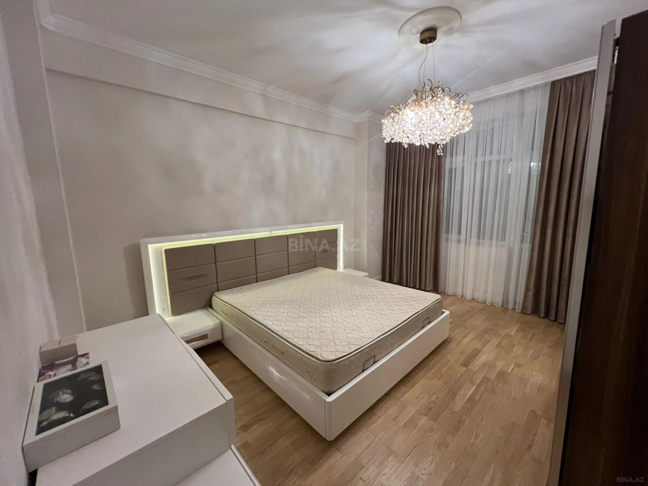 Satılır 4 otaqlı mənzil 170 m²